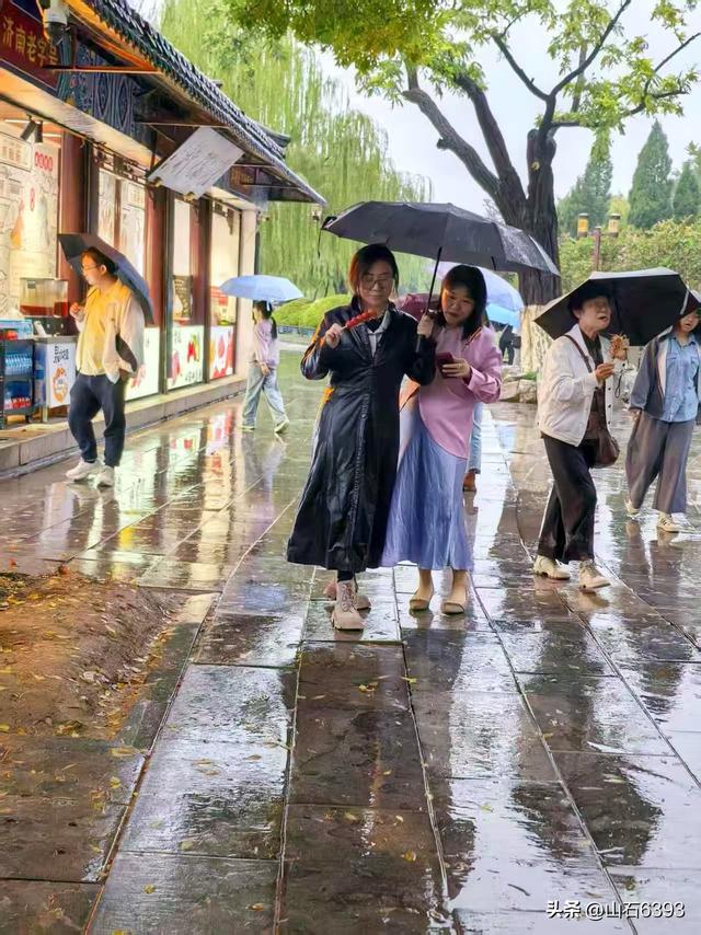 新华社原军事记者陶俊峰泉城美拍：《秋雨中游览大明湖》