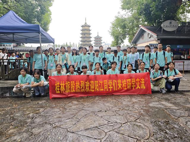 山水联动！“小海豚”们说：走进了《漓江百里图》的画卷