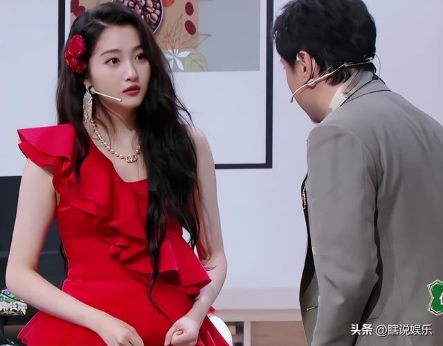 分手传闻仅7月，关晓彤高调官宣喜讯	，全网恭喜，终于等到这一天