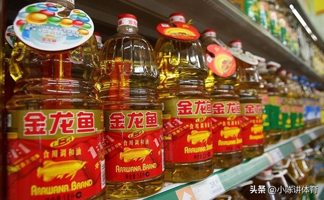 信号越来越明显！新加坡总理公开支持高市后，金龙鱼凉得更快了