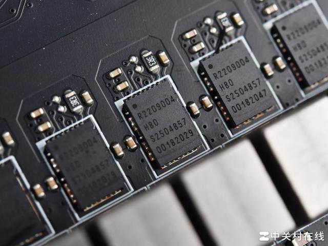 十周年典藏作品 微星MEG X870E GODLIKE X EDITION超神主板评测