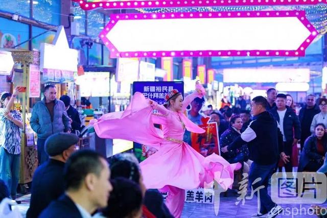 【央媒看天山】新疆乌鲁木齐：乐游大巴扎