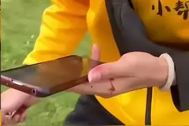 深圳一外卖员撞坏豪车想分期赔偿，女车主婉拒：不愿他承受太多压力 律师：女车主有权放弃索赔！图片