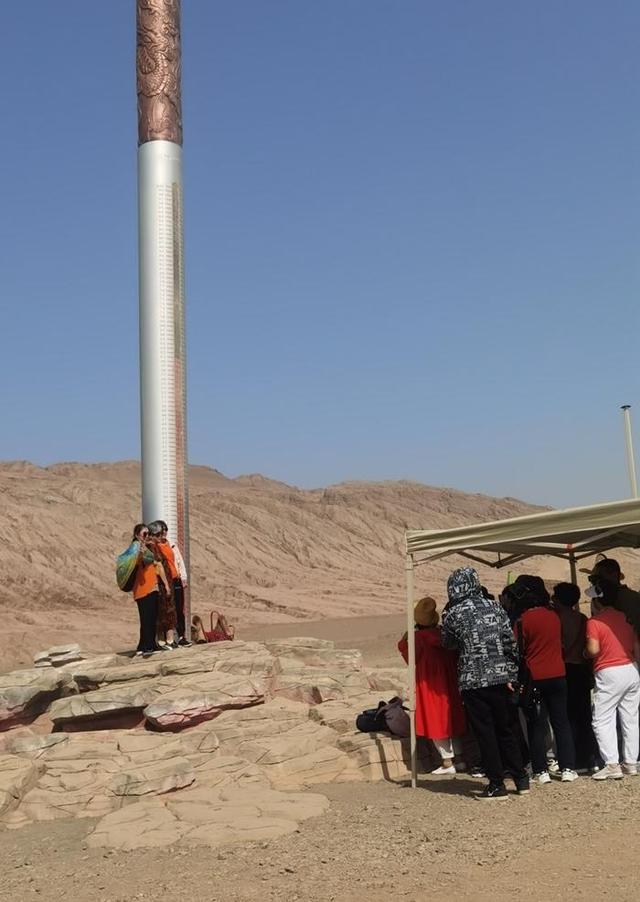 游新疆中国热极火焰山