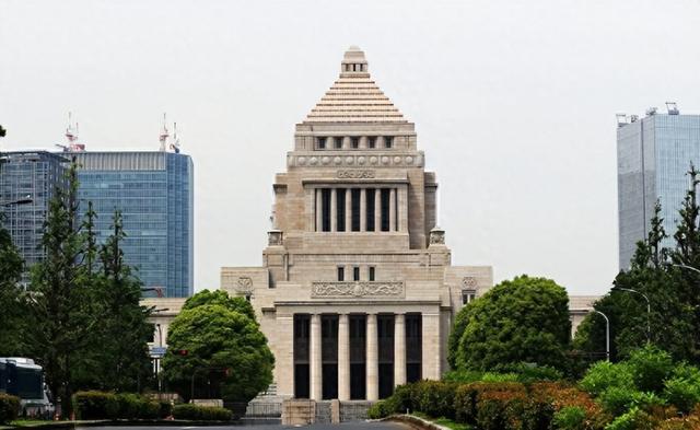 王毅通告全球，绝不允许3件事发生，话音刚落，日本开危险首枪