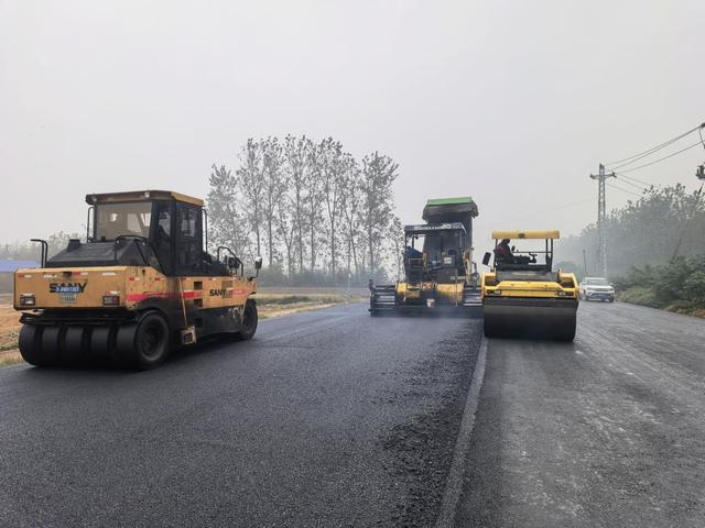 中交二航局S218大通湖项目全面迈入沥青摊铺阶段，预计12月底通车！