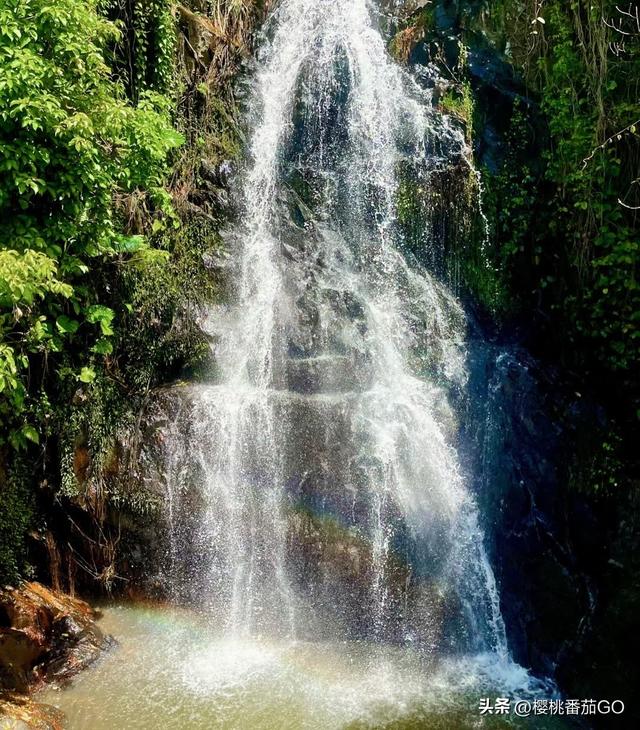 台风前冲刺爬山 ，玩了瀑布看了彩虹
