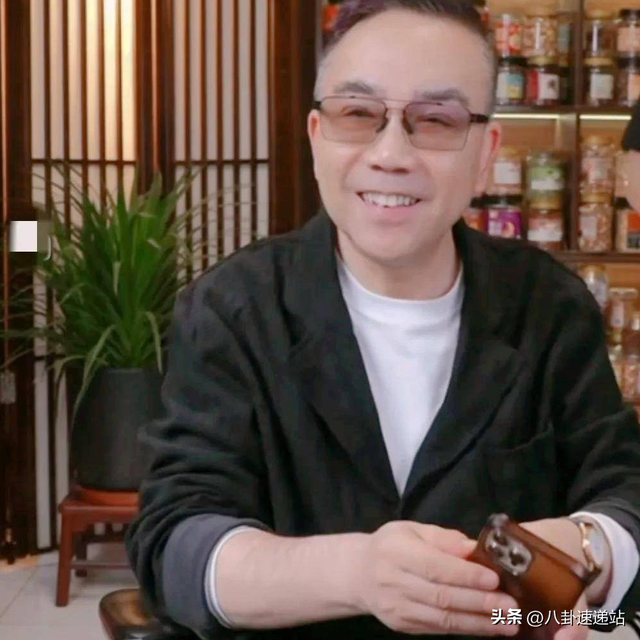 这次杨议终于说出真心话，身家亿万全赔光，只能靠直播赚点早饭钱