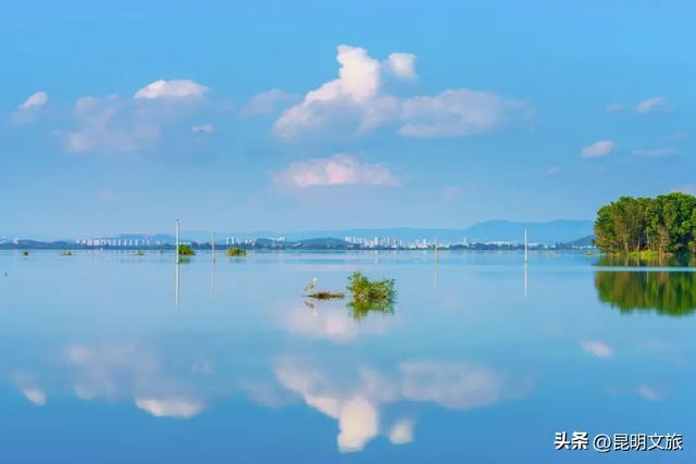滇池初秋来信！湖光裹着云朵，连风都在说浪漫~🥰