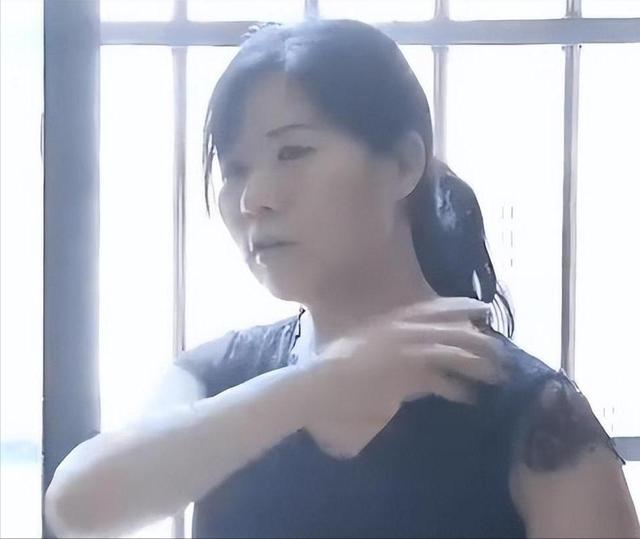 湖南一女子因长得太漂亮，55岁没上过一天班，颜值曝光后网友感慨