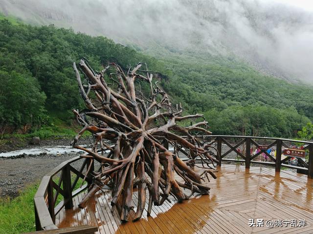 东北避暑游长白山站 山上雨大雾大人发抖 天池就是一个美丽的传说