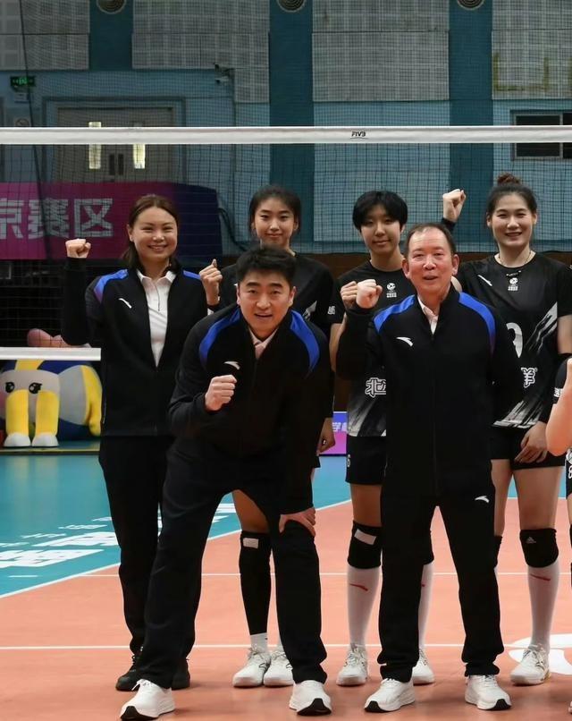 江苏女排四连胜，但整体实力下滑明显，吴梦洁躺地不起太让人心疼