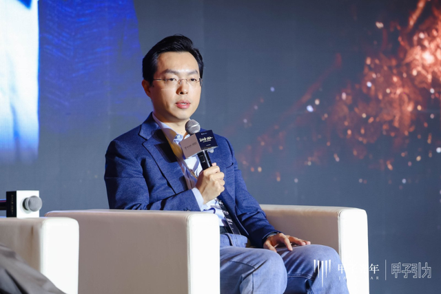 2000+人次 70余位大咖辩AI下半场，2025甲子引力年终盛典圆满落幕