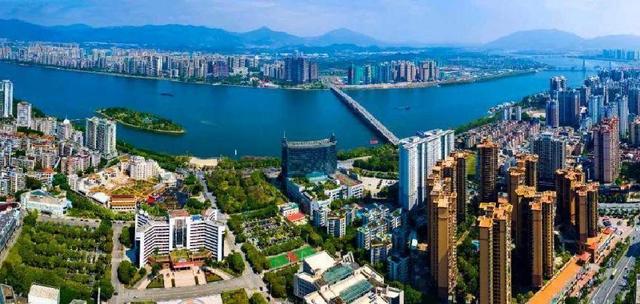 广东“巨无霸”地级市，面积比广州、湛江都大，人口不到深圳13