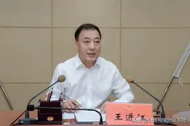 邯郸市十六届人大常委会召开第二十六次会议 王进江主持并讲话图片