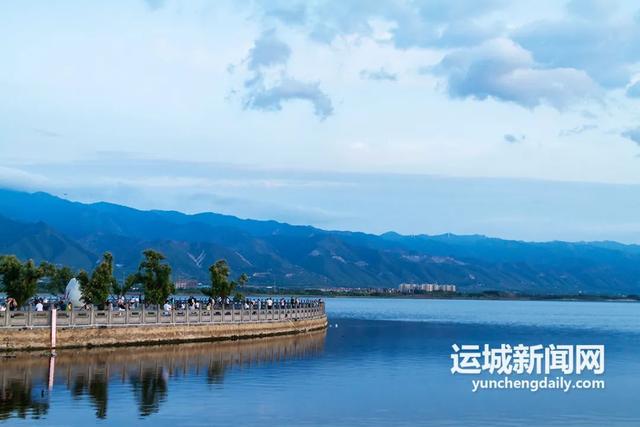 盐湖“独特气味” 大自然的“生态狂欢”