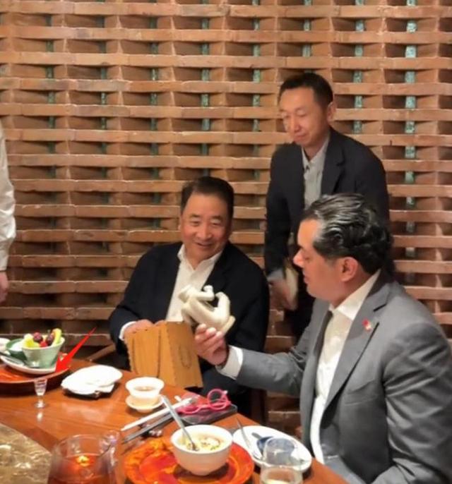 姜昆美国过圣诞仅1天，恶心一幕上演，郭德纲的话含金量还在上升