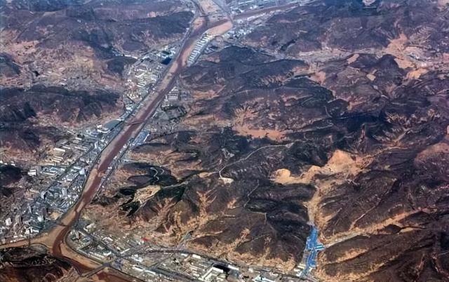 削平33座大山，耗时十年投资千亿，延安硬是在山顶建了一座新城