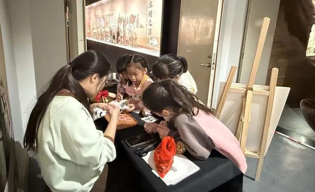 太平社区“小探险家”勇闯丝路，在大观博物馆里“做生意”啦！