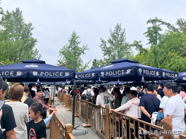 2025年7月17日，北京毛主席纪念堂前发生的真实场景，大家看看吧