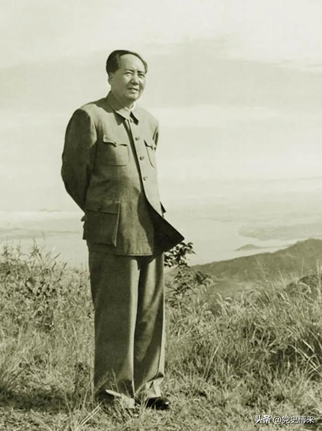 无限风光在险峰，毛主席两首特别的“题照诗”，意蕴无穷