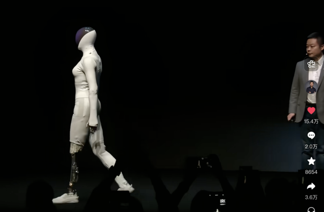 IRON被迫剪开，何小鹏“心酸”还是“乐开了花”？