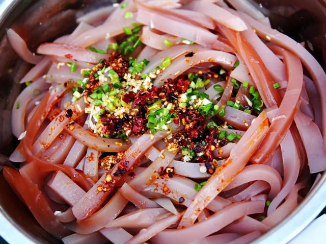 正式通车！全线免费！新挖赏秋天花板小城，绝美彩林不输九寨！地道美食50元吃爽！