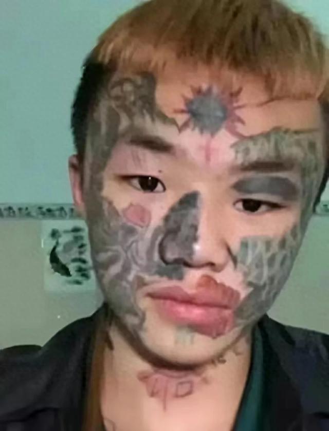 四川战神，纹身师哄骗纹遍全身，学校不收，工厂不要，生活困苦！