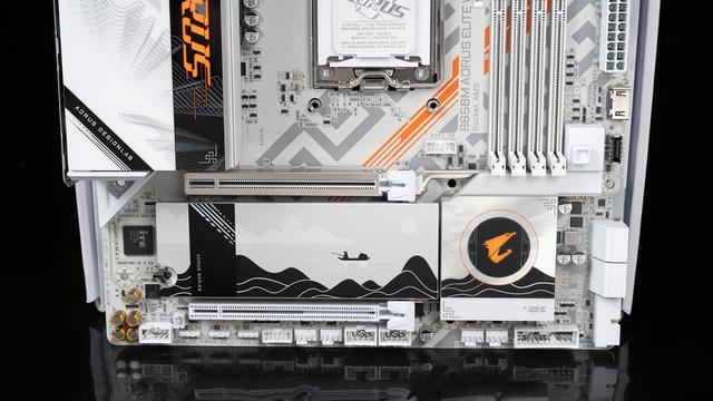 银白顶配，98X3D+技嘉B850M雕妹+索泰RTX 5080+6400C28 96GB装机