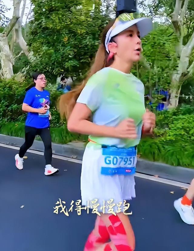 落地的凤凰不如鸡！52岁重病缠身的朱迅，给内娱的女星们提了个醒