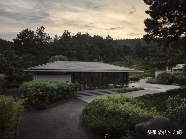 八荒设计 · 山谷松林里的隐世秘境之旅