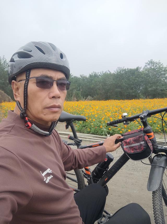 雨中骑行去漂流