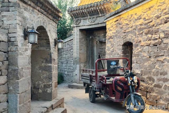 陕西最不起眼的小城！藏着全国罕见的奇观，火车直达零门票