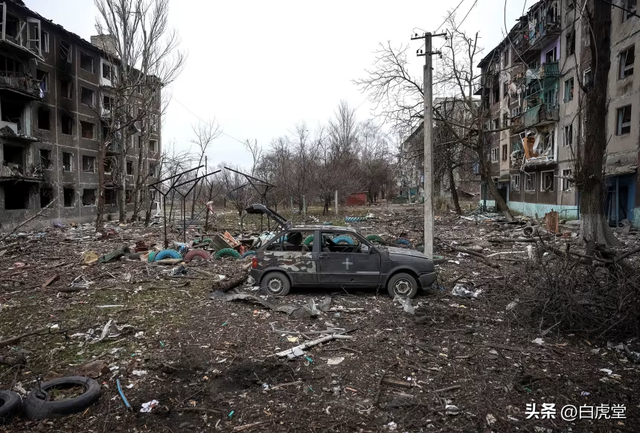 泽连斯基被扔投降通牒，美国耐心倒计时，乌克兰的时间所剩无几