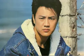 10张“超值平替”的黑胶唱片，10首“青春作伴”的流行金曲图片