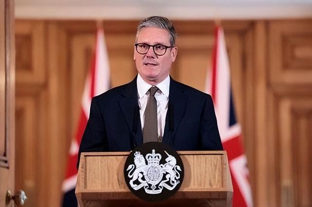 两件事得罪中国，英国首相访华行程黄了，中方已确认将其拒之门外