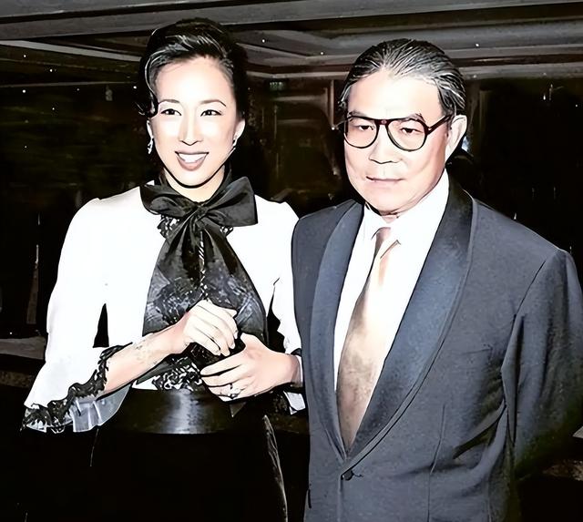 郭晶晶没想到，79岁的公公霍震霆再破天花板，让整个豪门圈沉默了