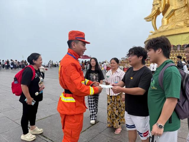 靠前驻防丨持续巡护不松懈 筑牢防火安全网