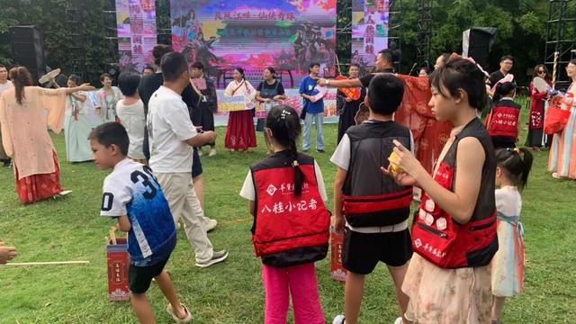 八桂小记误入“仙界”，勇闯良凤江仙侠会，客串“月老”牵红线