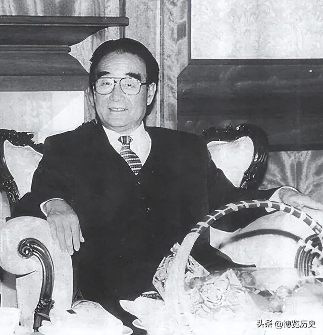 1981年李敏病倒后独自住院，秦基伟得知后下令：把孔令华调到北京