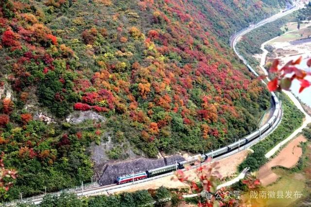 坐着火车游徽县——宝鸡“宝之旅号”首班旅游专列即将启程