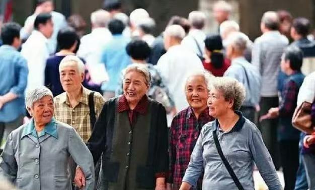 若不搬走这“三座大山”，中国人口总数，或将在2056年被老美反超