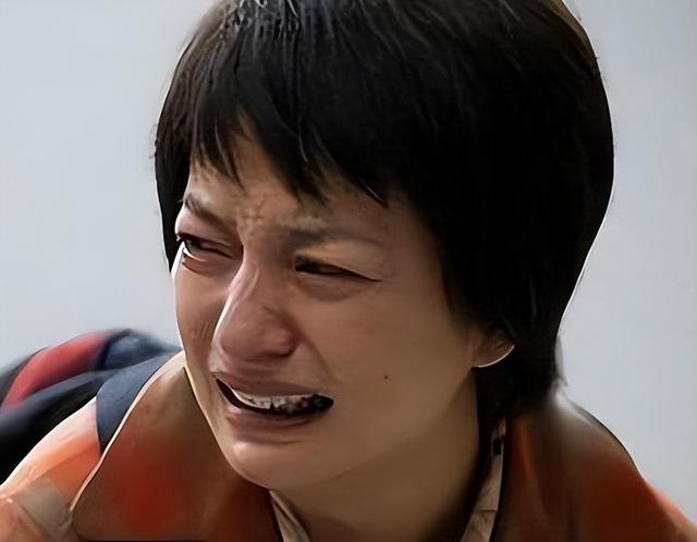 49岁赵薇现状：被圈内封杀只是冰山一角，如今1590万资产再遭冻结