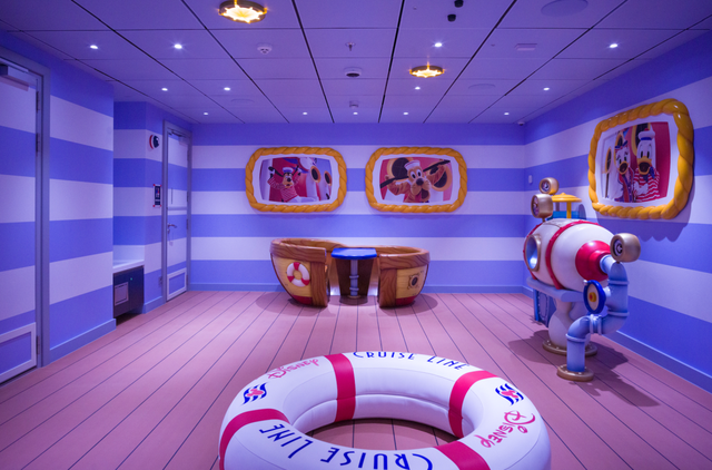 首发！等了一年多终于启航，我坐上了全世界“最快乐”的船