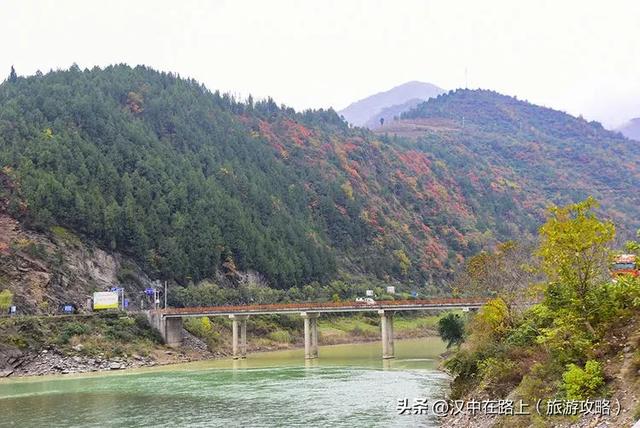 汉中出发沿嘉陵江跨省自驾,把秦巴深秋的美景装进车窗~图片