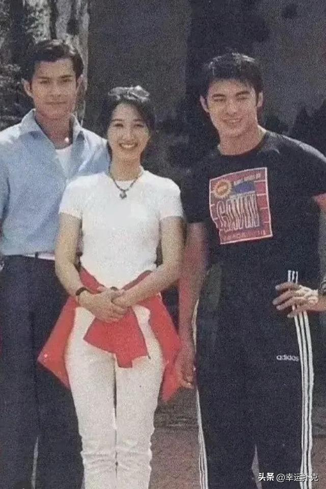 这张照片拍摄于27年前，能认出来三人的，估计都儿女绕膝了吧！ ​