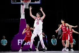 众多外媒在看她：下一个姚明！图片
