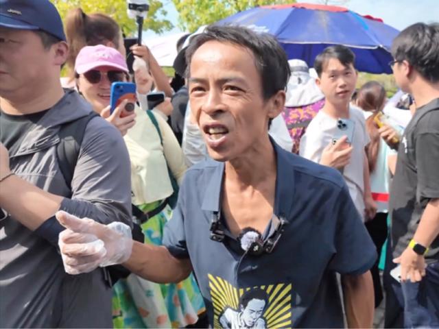 从拉面哥到鸡排哥：素人网红为何总在流量里“窒息”？