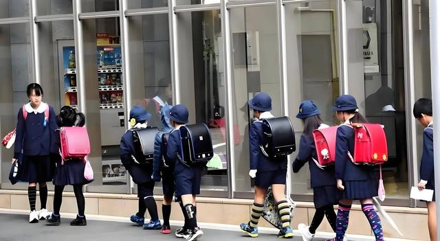 广东和日本都是1.2亿人，日本创造4.77万亿GDP，广东却令人意外