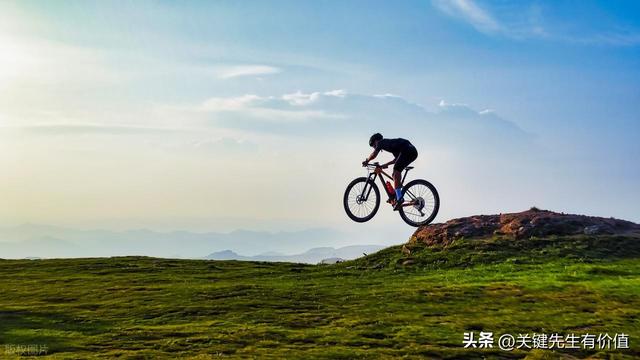 骑行运动爆火？这届年轻人为何疯狂爱上"两轮生活"